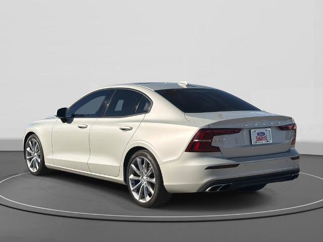 Used 2019 Volvo S60 T5 Momentum w/ Premium Package image 2
