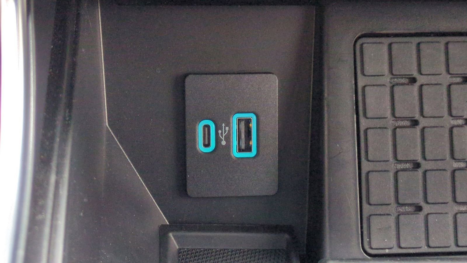 Certified 2024 Ford F150 Raptor image 33