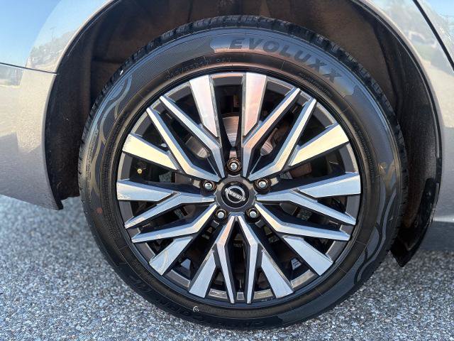 Used 2025 Nissan Altima 2.5 SV FWD image 33