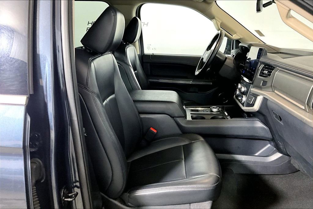 Certified 2024 Ford Expedition XLT image 6
