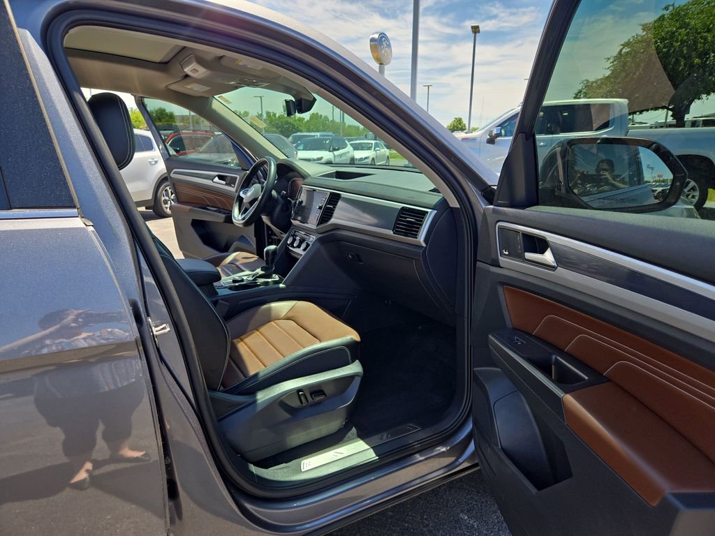 Used 2022 Volkswagen Atlas SEL Premium AWD/4WD image 32