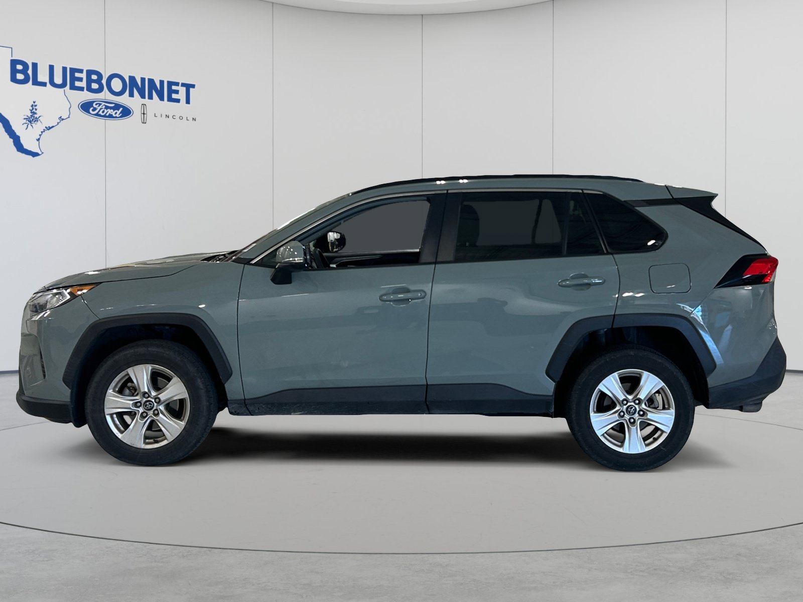 Used 2021 Toyota RAV4 XLE FWD image 8