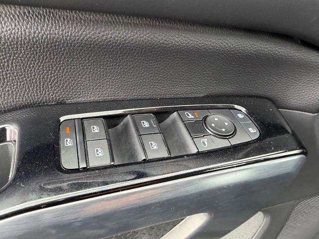 Used 2025 Nissan Pathfinder SL AWD/4WD image 21