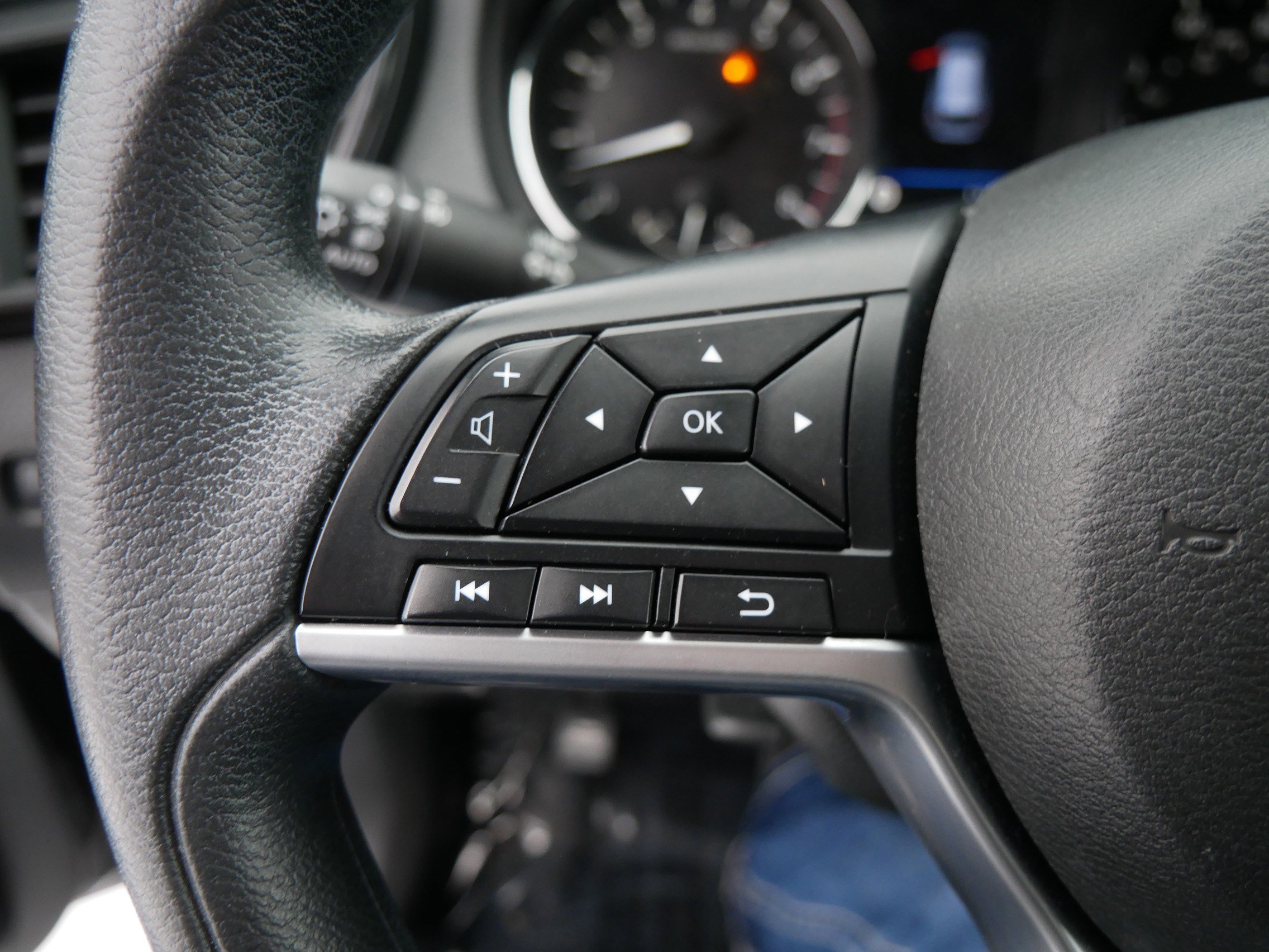 Used 2020 Nissan Rogue S image 29