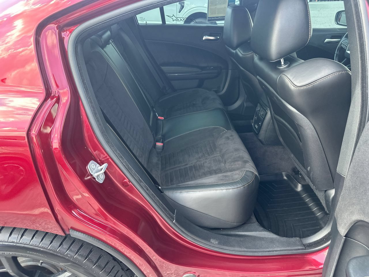 Used 2018 Dodge Charger R/T RWD image 17