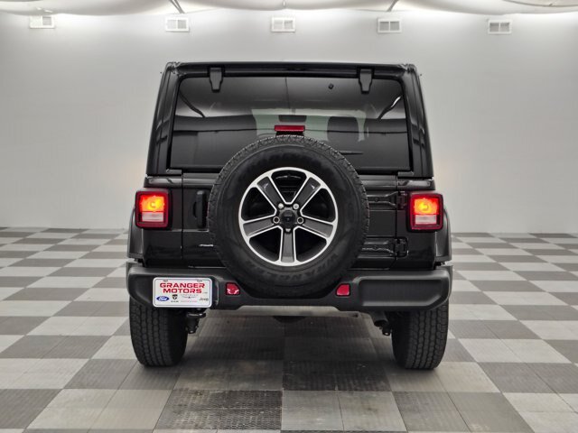 Used 2023 Jeep Wrangler Unlimited Sahara w/ Cold Weather Group AWD/4WD image 9