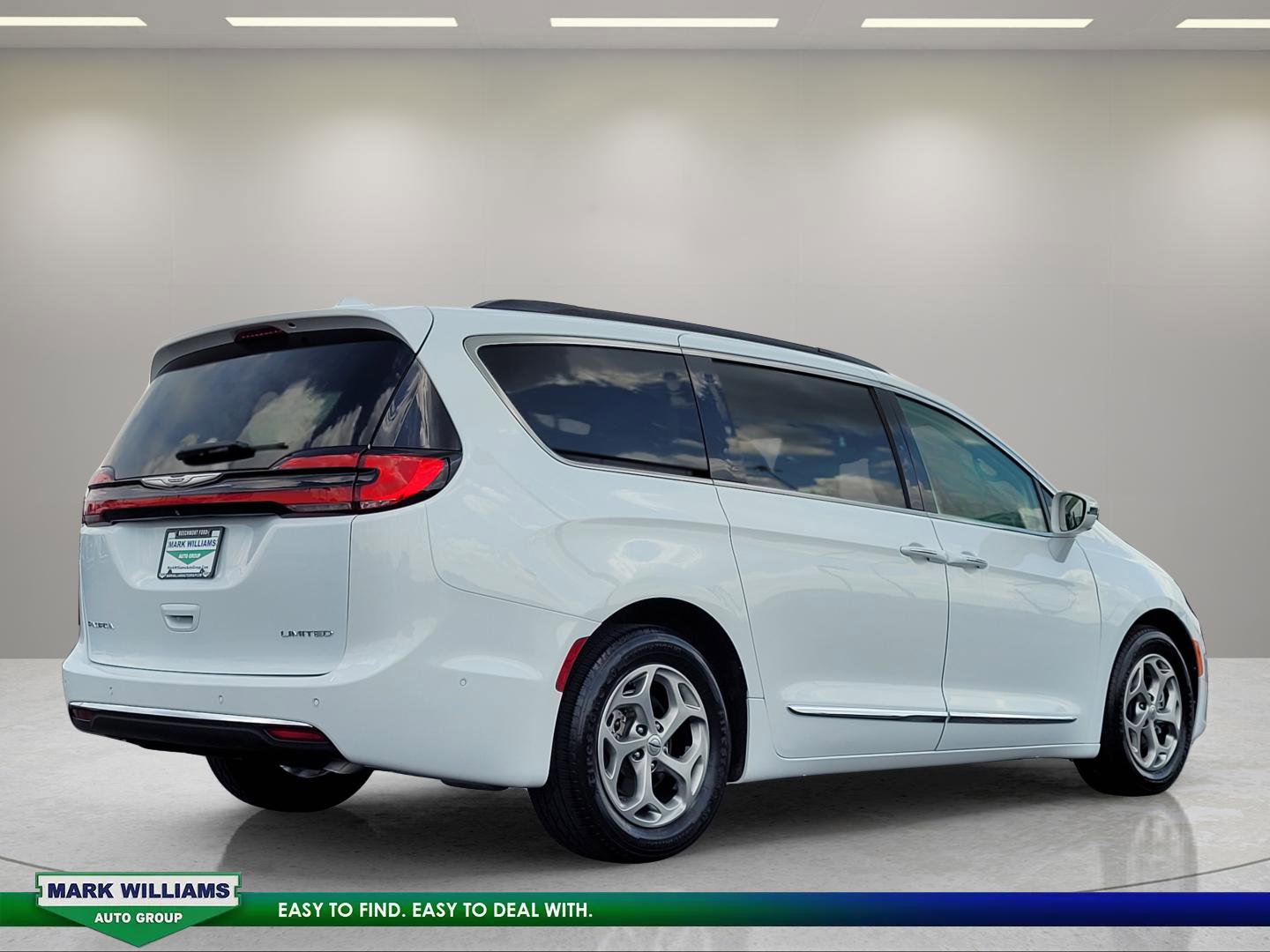 Used 2022 Chrysler Pacifica Limited FWD image 4