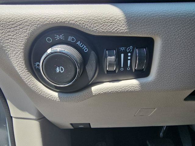 Used 2023 Chrysler Pacifica Touring-L FWD image 25