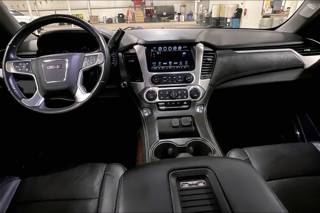 Used 2017 GMC Yukon XL SLT w/ Premium Edition AWD/4WD image 14