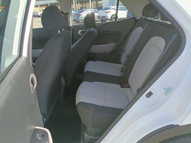Used 2025 Hyundai Venue SEL FWD image 24