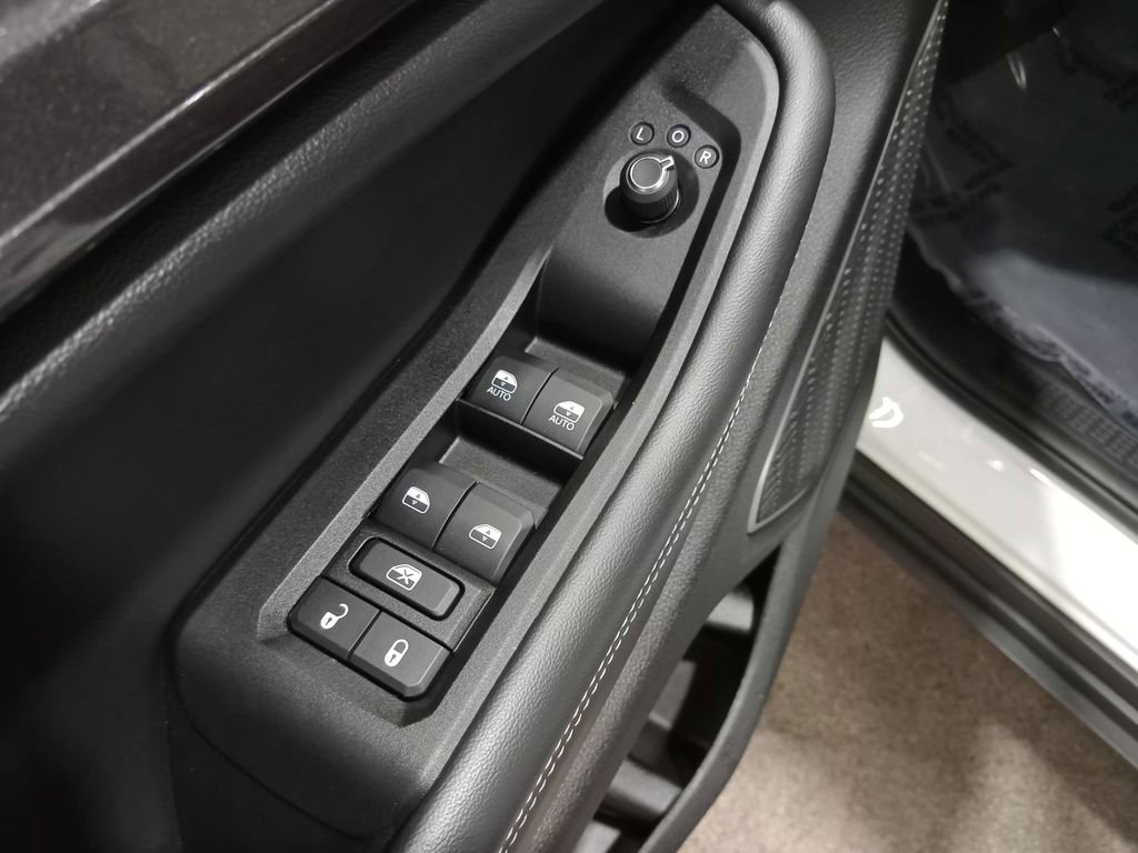 Used 2021 Jeep Grand Cherokee L Laredo w/ Luxury Tech Group I AWD/4WD image 17