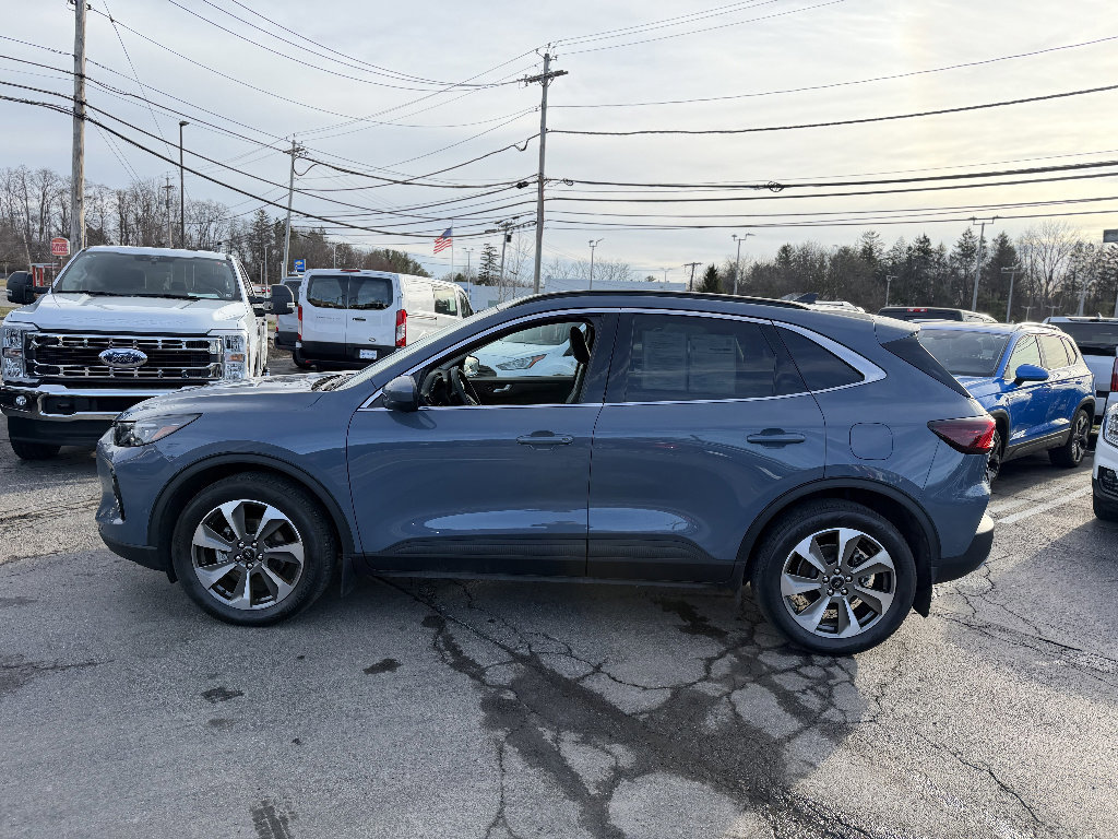 Certified 2023 Ford Escape Platinum w/ Premium Technology Package image 2