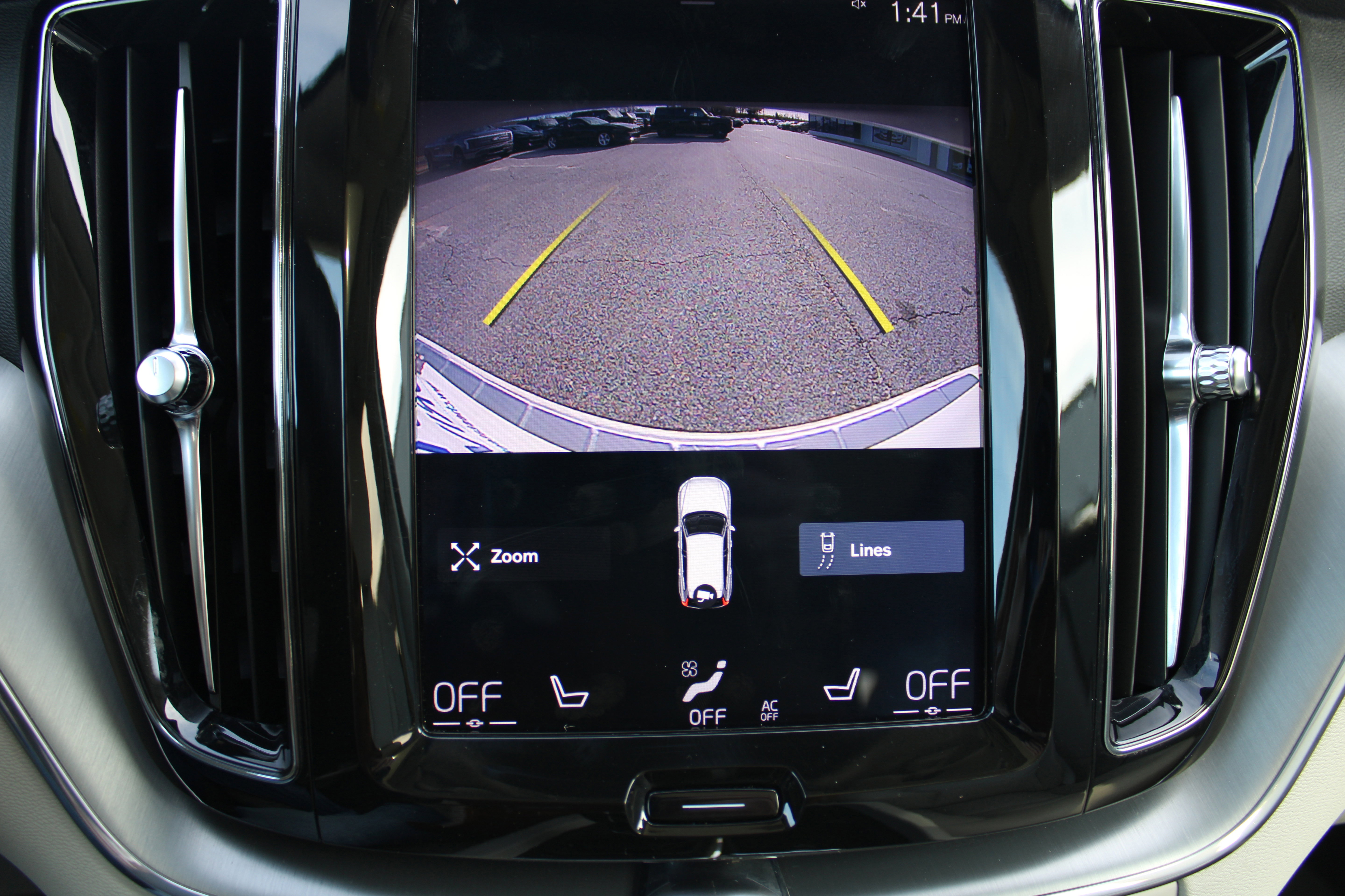 Used 2018 Volvo XC60 T6 Momentum w/ Protection Package Premier image 22