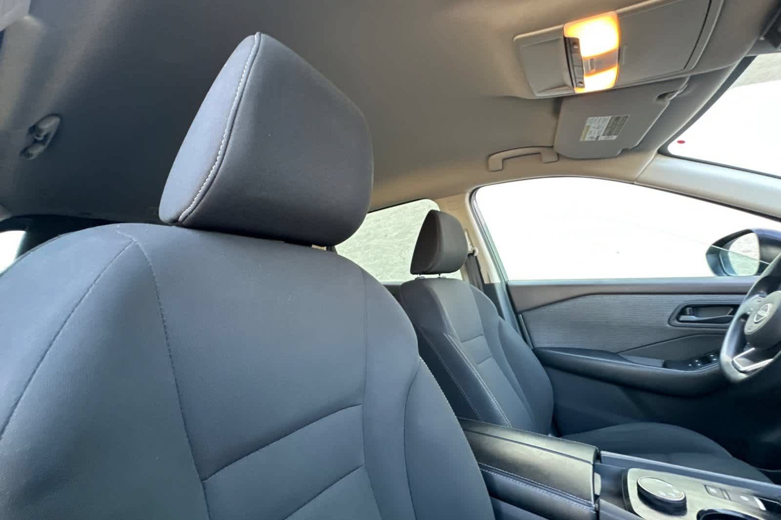 Used 2023 Nissan Rogue S AWD/4WD image 18