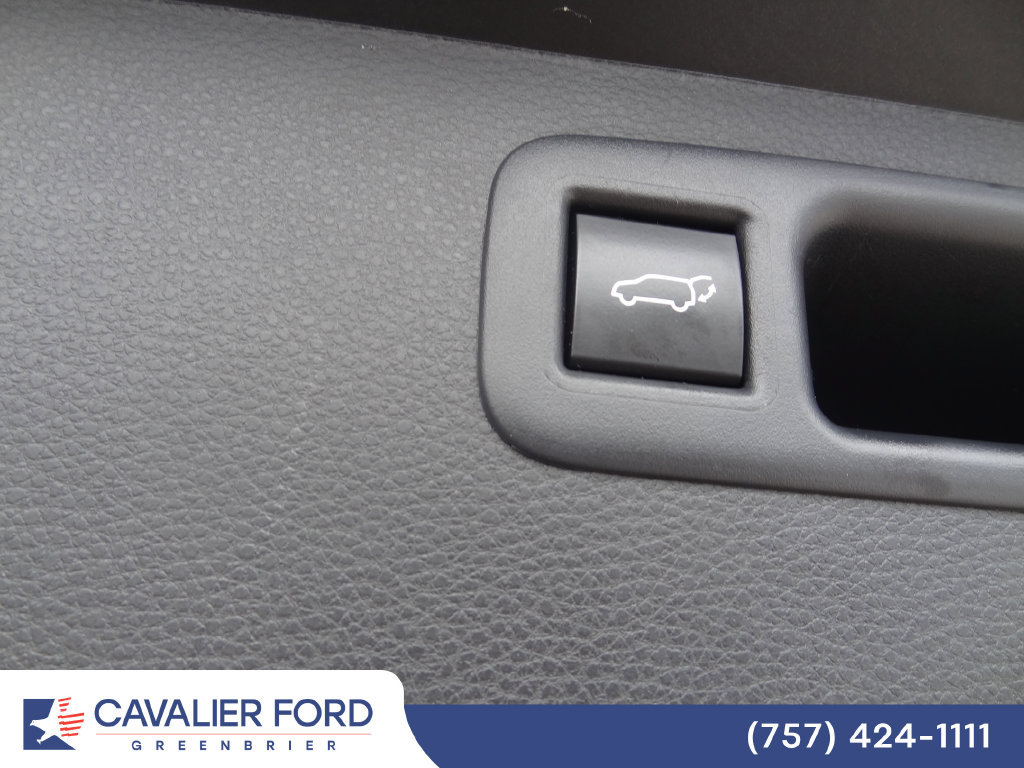 Used 2023 Toyota Highlander XLE FWD image 12