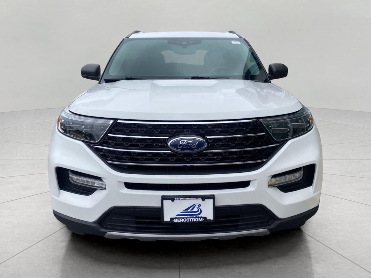 Certified 2020 Ford Explorer XLT w/ Equipment Group 202A AWD/4WD image 3