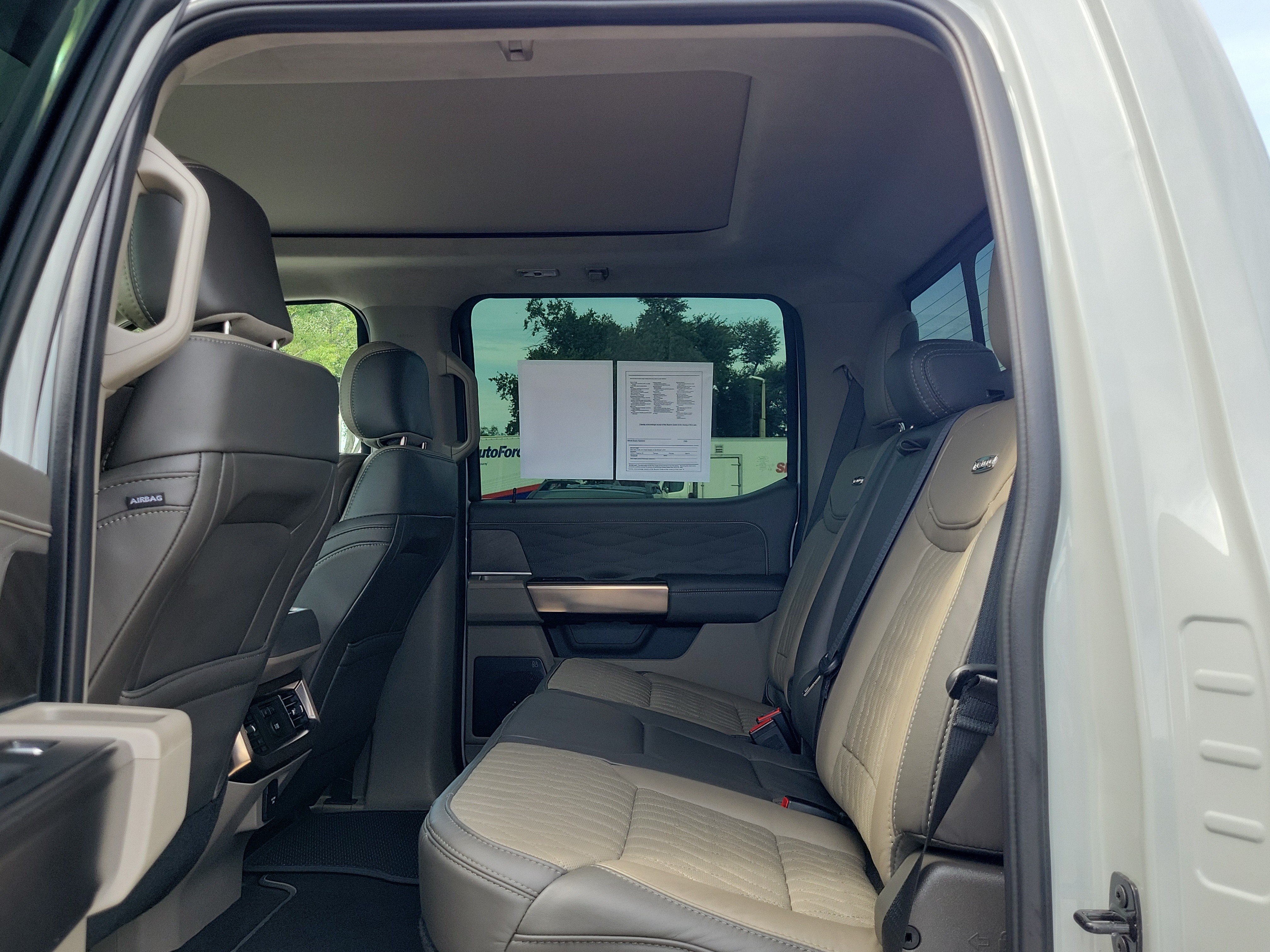 Certified 2025 Ford F350 Platinum w/ Platinum Plus Package AWD/4WD image 11