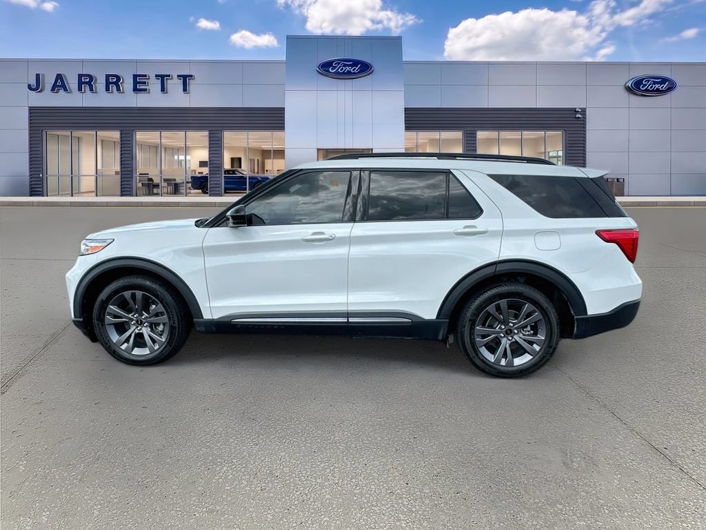 Certified 2024 Ford Explorer XLT w/ Equipment Group 202A RWD image 4
