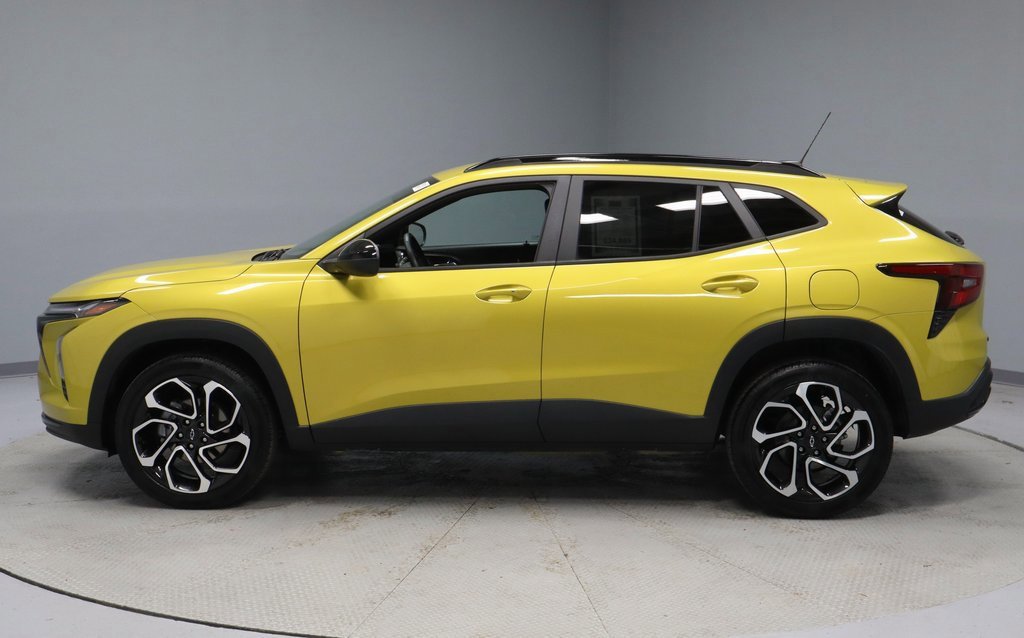 Used 2024 Chevrolet Trax RS w/ Driver Confidence Package image 2