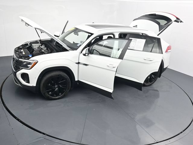 Used 2024 Volkswagen Atlas Cross Sport SE AWD/4WD image 36