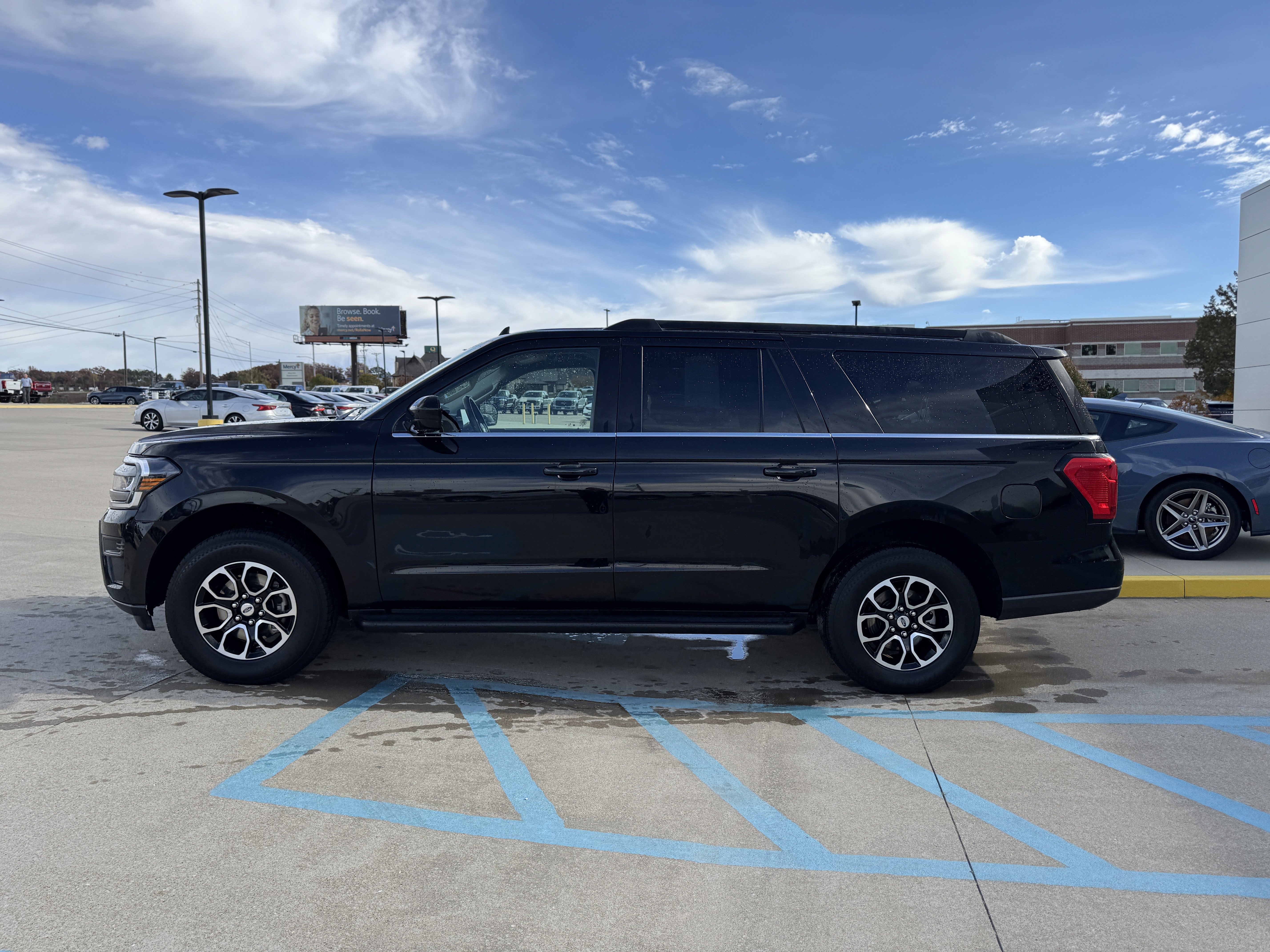 Certified 2024 Ford Expedition Max XLT image 5