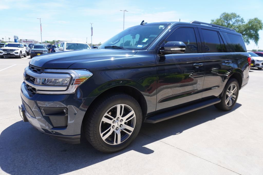 Certified 2024 Ford Expedition XLT RWD image 3