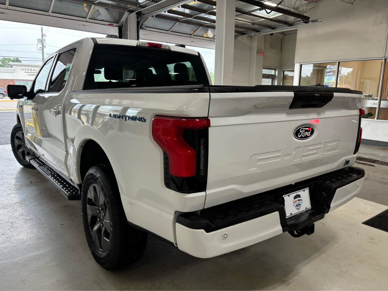 Certified 2025 Ford F150 Lightning Flash AWD/4WD image 5