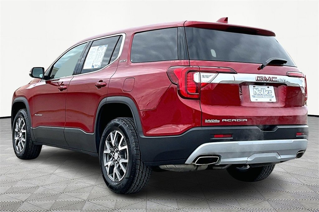 Used 2023 GMC Acadia SLE image 2
