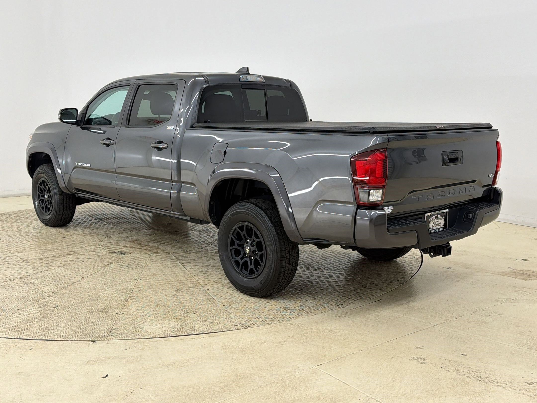 Used 2022 Toyota Tacoma SR5 w/ Technology Package RWD image 3