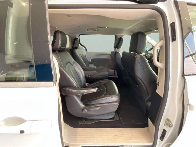 Used 2024 Chrysler Pacifica Limited FWD image 22