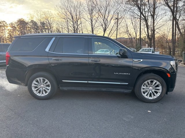 Used 2024 GMC Yukon SLT w/ SLT Luxury Package image 6