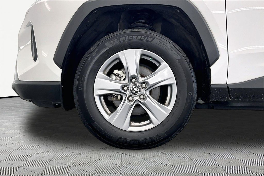 Used 2023 Toyota RAV4 LE AWD/4WD image 9