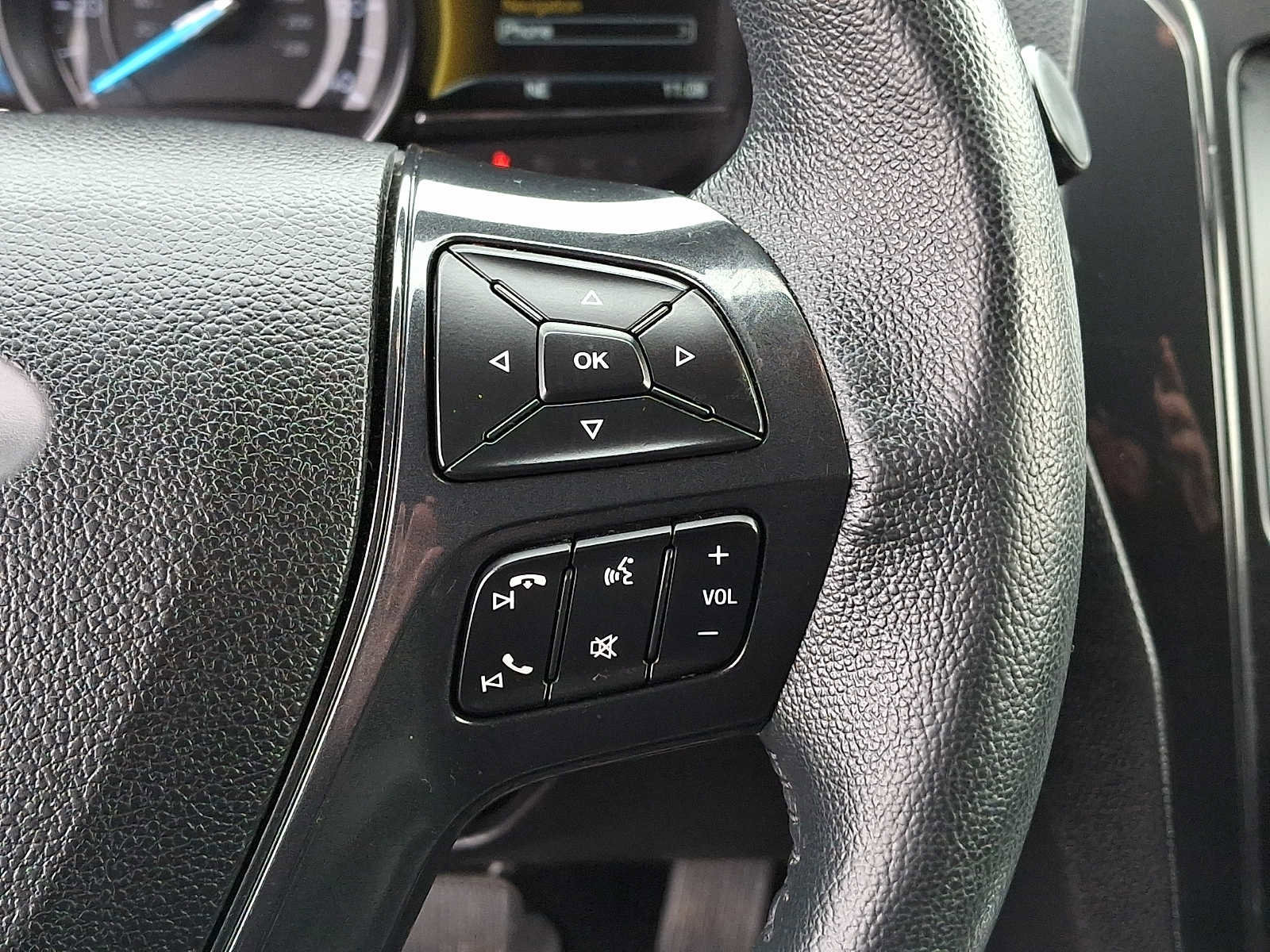 Certified 2019 Ford Explorer XLT w/ Equipment Group 202A image 25