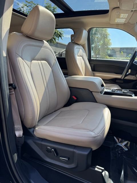 Certified 2024 Ford Expedition Limited image 31
