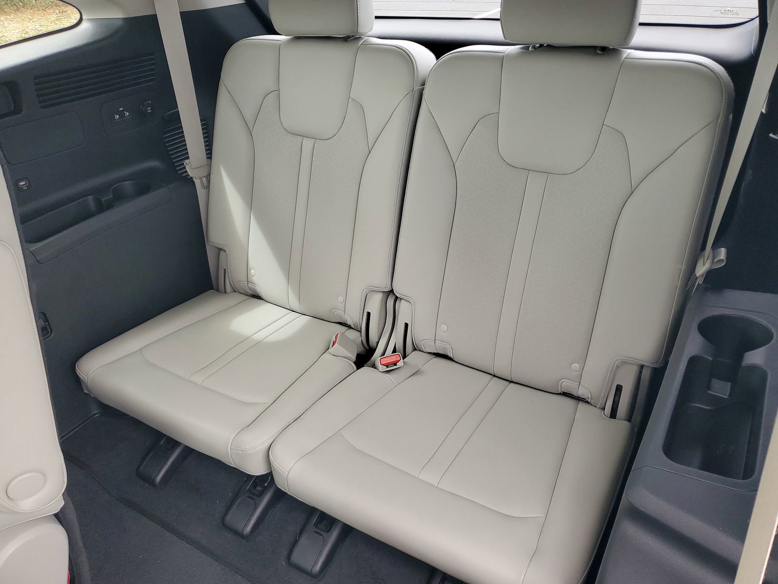 Used 2023 Kia Sorento SX image 12