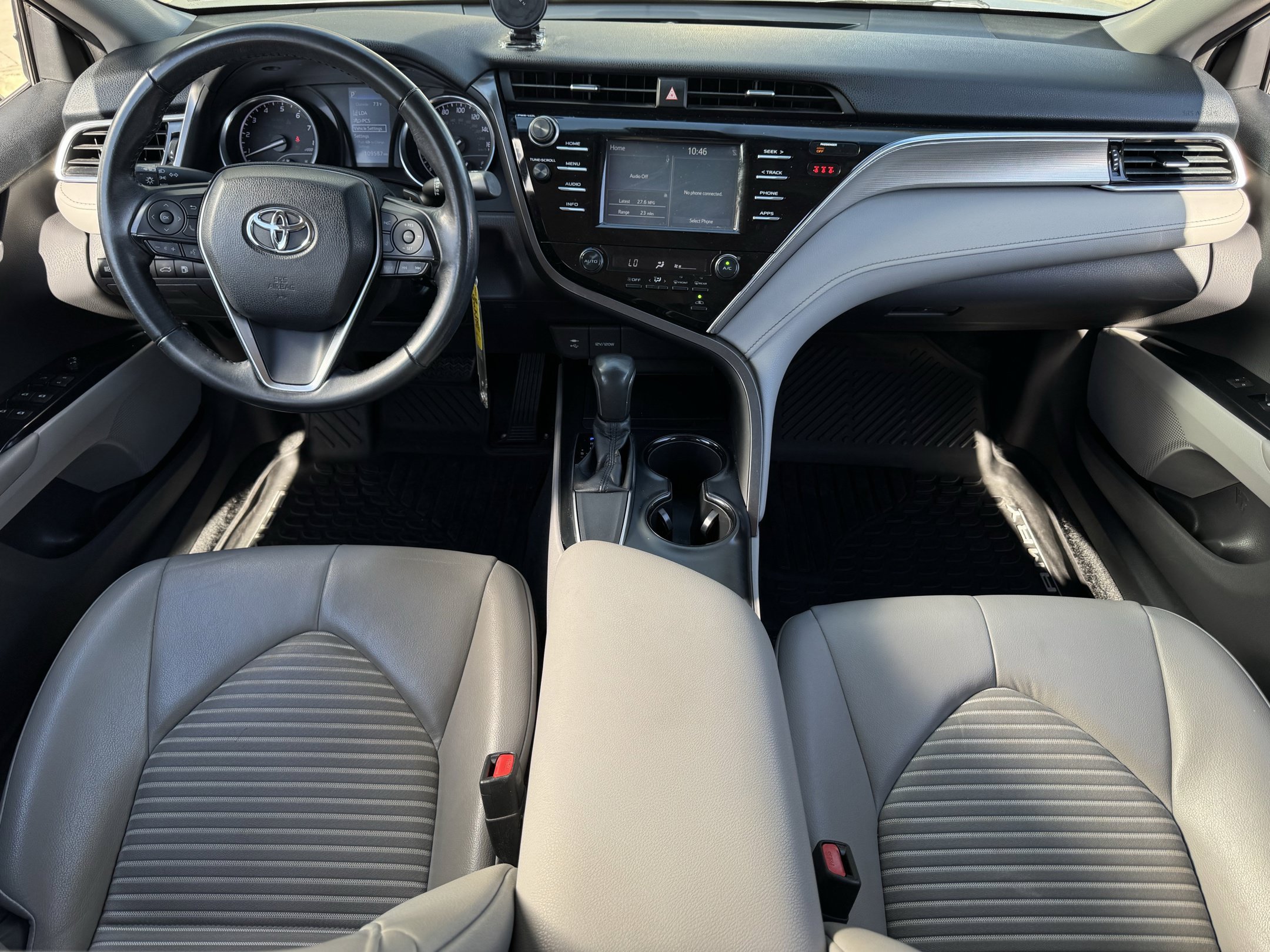 Used 2018 Toyota Camry SE FWD image 12