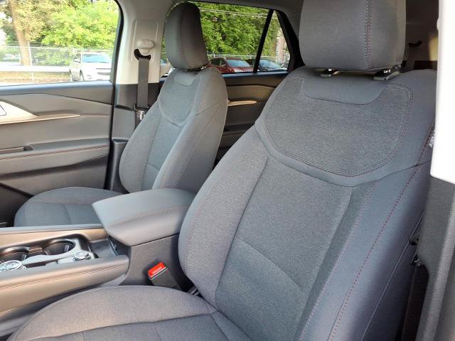 Certified 2025 Ford Explorer Active AWD/4WD image 10