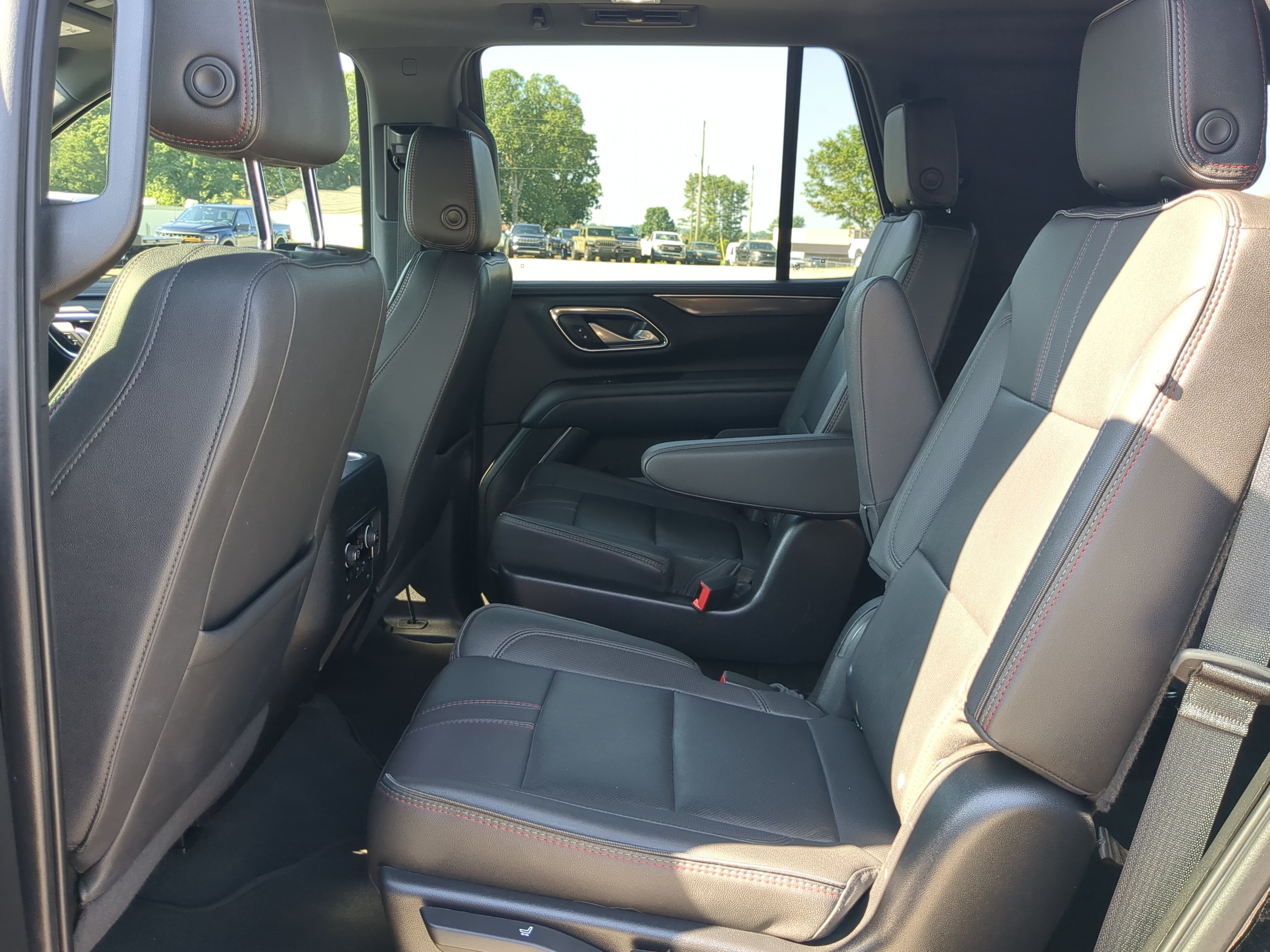Used 2022 Chevrolet Tahoe RST w/ Luxury Package RWD image 12