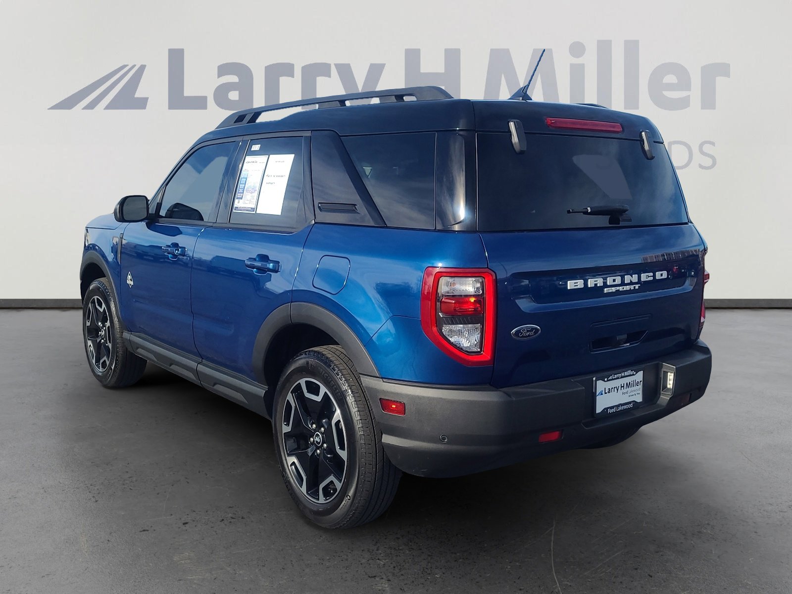 Certified 2023 Ford Bronco Sport Outer Banks w/ Tech Package image 3