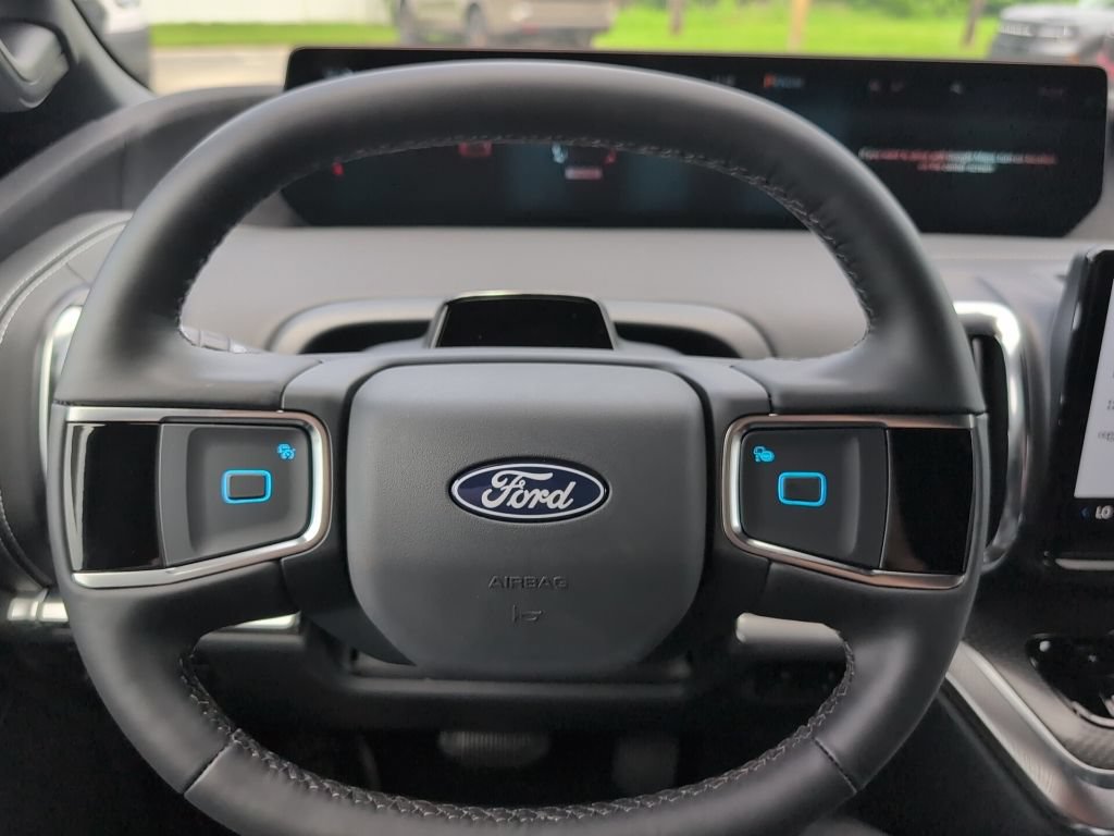 Certified 2027 Ford Expedition Platinum w/ Stealth Appearance Package AWD/4WD image 16