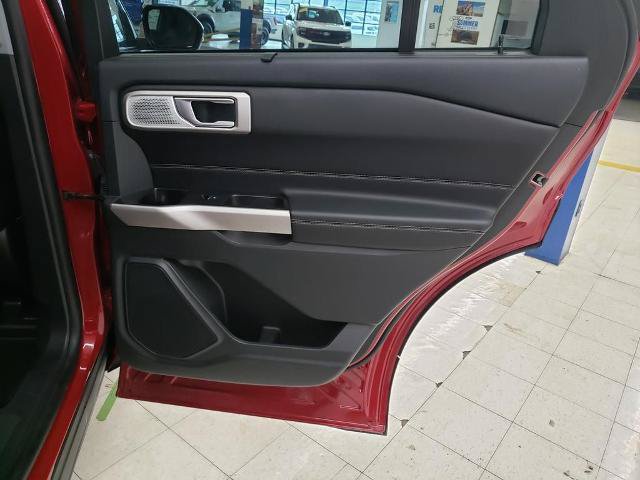 Certified 2023 Ford Explorer Limited w/ Limited Technology Package AWD/4WD image 18