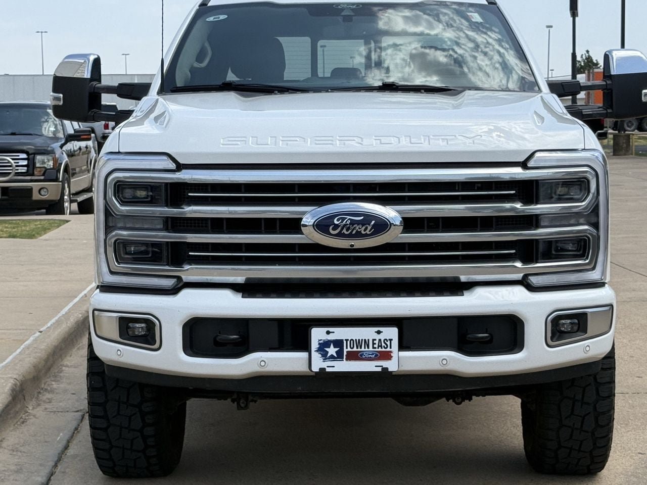 Certified 2025 Ford F350 Platinum w/ Platinum Plus Package AWD/4WD image 7