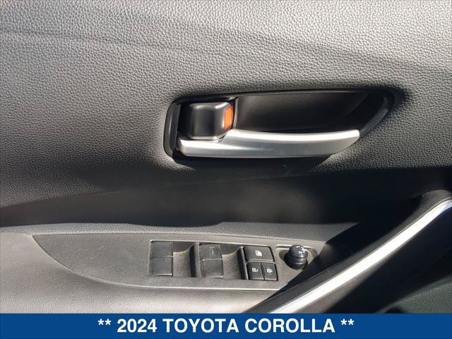 Used 2024 Toyota Corolla SE FWD image 11