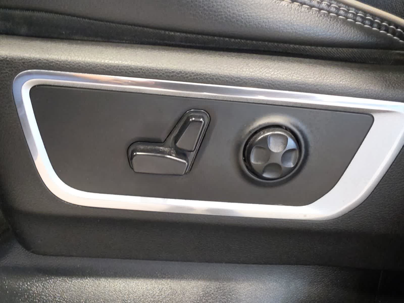Used 2019 RAM 1500 Laramie AWD/4WD image 18