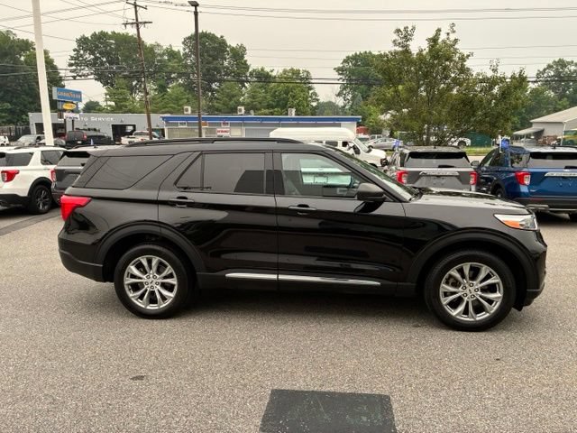 Certified 2023 Ford Explorer XLT w/ Equipment Group 202A AWD/4WD image 2