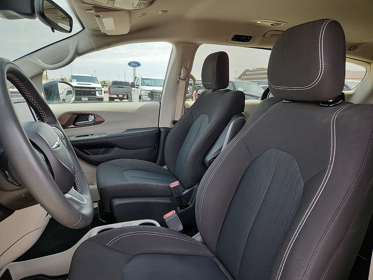Used 2024 Chrysler Voyager LX FWD image 7