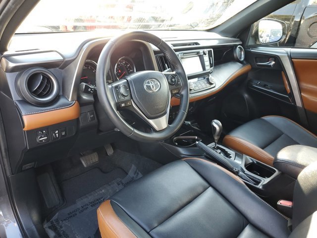 Used 2018 Toyota RAV4 SE image 16