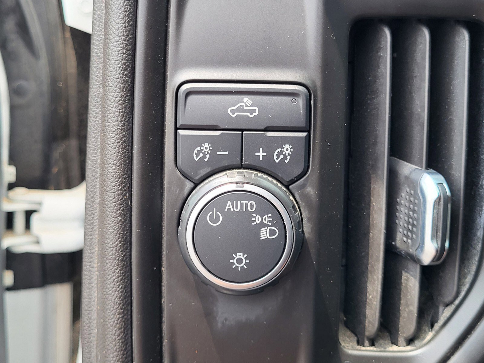 Used 2020 Chevrolet Silverado 1500 Custom w/ Infotainment Package image 23