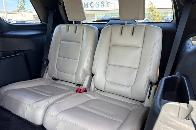 Certified 2018 Ford Explorer XLT w/ Equipment Group 202A image 17
