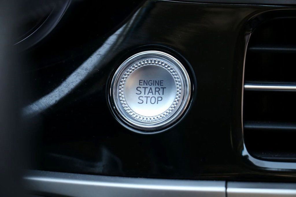 Used 2025 Genesis G70 2.5T image 14